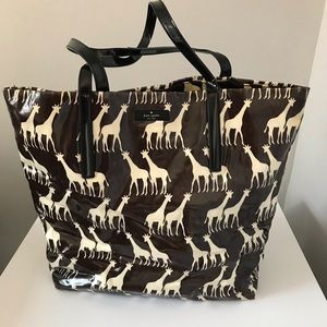 Key spade tote